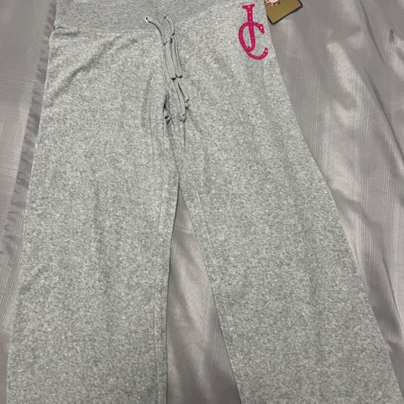Juicy Couture Capri Pants - Picture 3 of 3